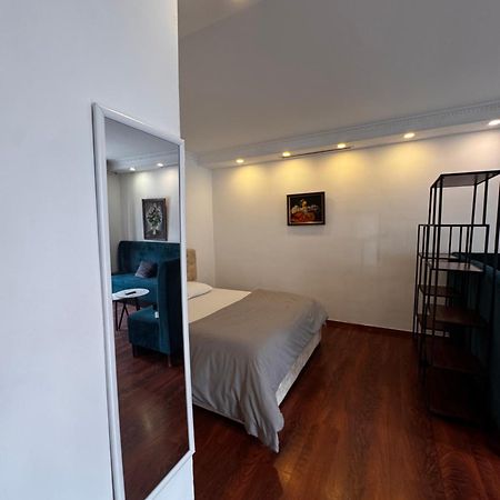 Studio In Bllok Тирана Екстер'єр фото