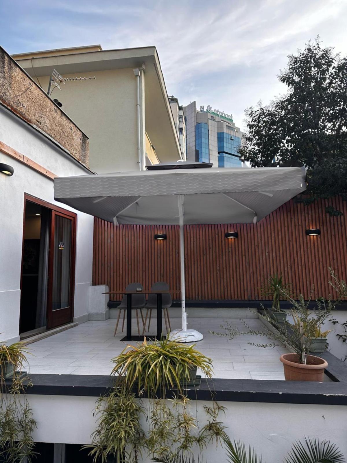 Studio In Bllok Тирана Екстер'єр фото
