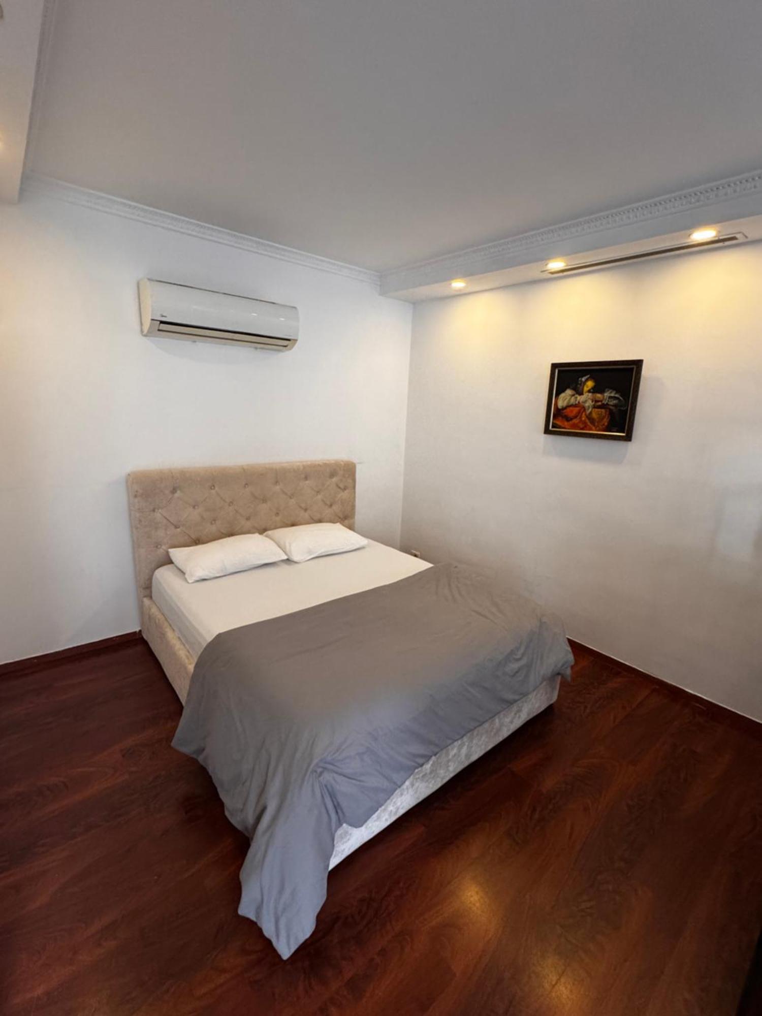 Studio In Bllok Тирана Екстер'єр фото